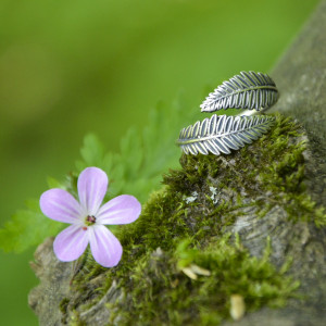 Otulające paprocie - srebrny pierścionek