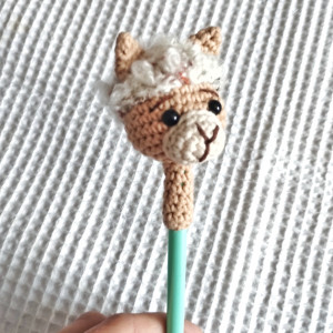 ozdoba na ołówek lama