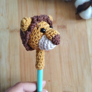 ozdoba na ołówek lew, lwiątko