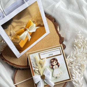 Pamiątka I Komunii Świętej z miejscem na prezent gotówkowy z torebką