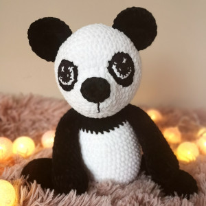 Panda miś na szydełku maskotka ręcznie robiona