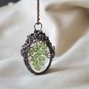 Paproć w szkle - naszyjnik z prawdziwą rośliną