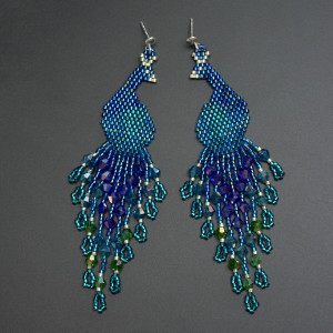 Pawie niebieskie II, kolczyki z frędzlami, beading