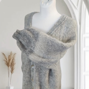 Perłowy sweter rozpinany