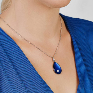 Perłowy wisiorek z kobaltową kroplą Aykal e47/12