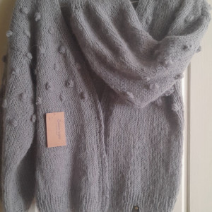 Piekny sweter-kardigan bąbelkowy wzór Alpaka. Handmade.