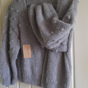 Piekny sweter-kardigan bąbelkowy wzór Alpaka. Handmade.