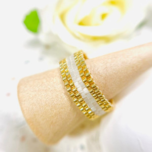 PIERŚCIONEK HANDMADE W KOLORZE BŁYSZCZĄCEGO ZŁOTA Z SATYNĄ POŚRODKU