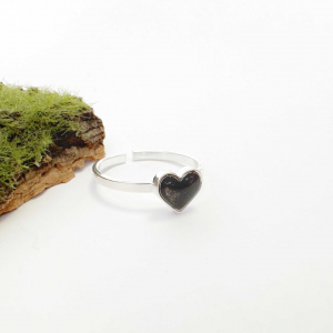Pierścionek serduszko z sierścią zwierząt (srebro 925)