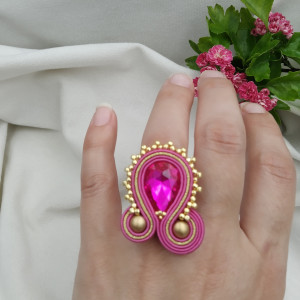 Pierścionek soutache sutasz różowy fuksja róż duży kryształowy