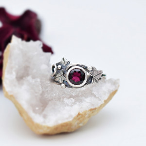 Pierścionek z Bluszczem i Granatem