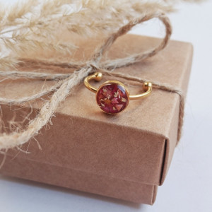 Pierścionek z płatkami róży