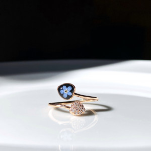 Pierścionek z prawdziwym kwiatem niezapominajki Serduszko