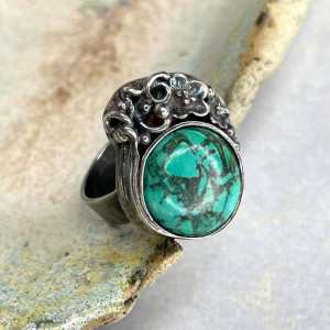 Pierścionek z turkusem w srebrnych kwiatach “Naturalna harmonia” a1117