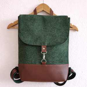 Plecak zielono-cynamonowy.