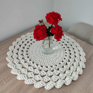 Podkładka na stolik kawowy szydełkowa ze sznurka 60cm