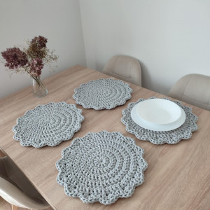 Podkładka szydełkowa pod talerze ze sznurka 35cm
