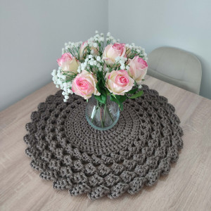 Podkładka szydełkowa ze sznurka na stolik kawowy 60cm
