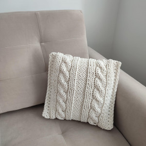 Poduszka dekoracyjna z warkoczami ze sznurka  40cmx40cm