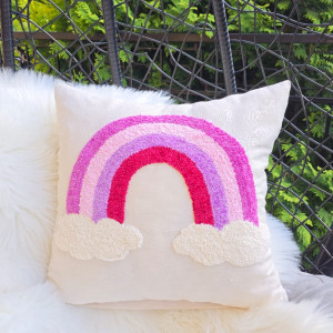 Poduszka dla dziecka z tęczą