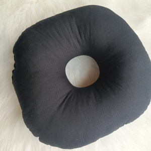 Poduszka do Piercingu Ucha Z Otworem Na Gojenie Helix czarna