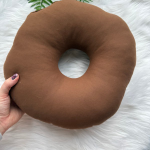 Poduszka do Piercingu Ucha Z Otworem Na Gojenie Helix czekolada