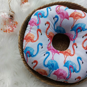 Poduszka do Piercingu Ucha Z Otworem Na Gojenie Helix flamingi