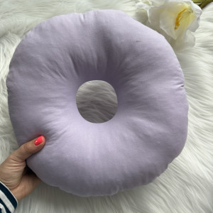 Poduszka do Piercingu Ucha Z Otworem Na Gojenie Helix lawenda