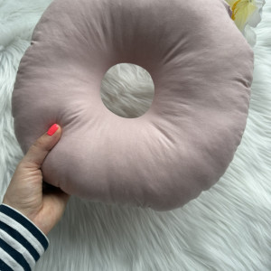 Poduszka do Piercingu Ucha Z Otworem Na Gojenie Helix pudrowy róż