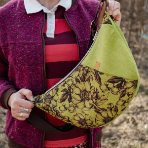 Półokrągła torebka z upcyklingu - zieleń i kwiaty