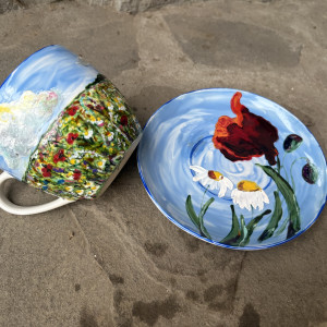 Porcelanowa filiżanka ze spodkiem ręcznie malowana  Łąka i chmury