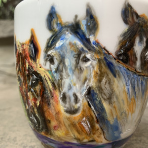 Porcelanowy kubek ręcznie malowany Konie