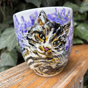 Porcelanowy kubek ręcznie malowany Kot w kocimiętce