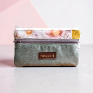 Portfelik z weluru w kwiaty