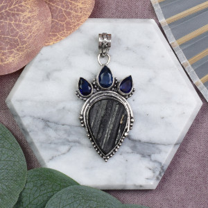 Posrebrzany miedziany ozdobny wisiorek z turmalinem i tanzanitami #607