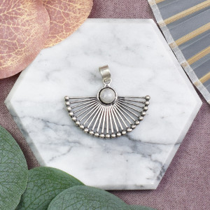 Posrebrzany miedziany wisiorek wachlarz z kamieniem księżycowym #596