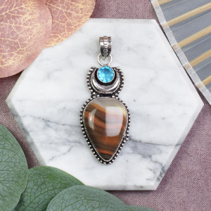 Posrebrzany miedziany wisiorek z księżycem, agatem i topazem #593