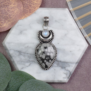 Posrebrzany miedziany wisiorek z księżycem i obsydianem #604