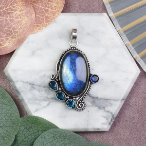 Posrebrzany miedziany wisiorek z labradorytem i tanzanitami #595