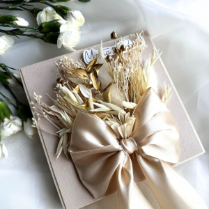 Prezent na ślub z torebką na gotówkę pudełeczko hit 2026