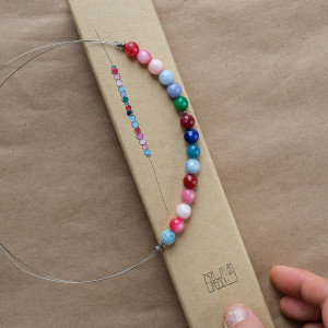 Prezent niespodzianka dla ukochanej kobiety - naszyjnik z dedykacją