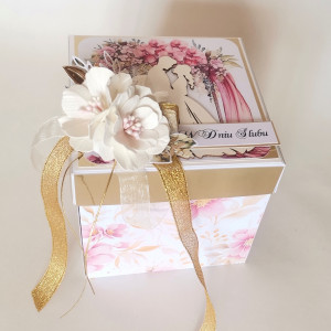 Prezent ślubny-pudełko personalizowane z kopertą