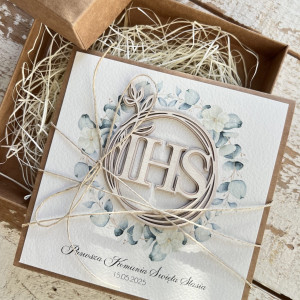 Przepiękna kartka na komunię pamiątka komunii w pudełku KKP-638