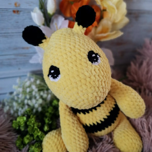 Pszczółka na szydełku maskotka pszczoła szydełko