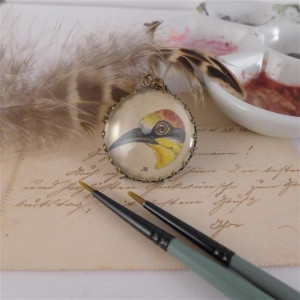 Ptak, żołna. Ręcznie malowany naszyjnik, miniatura