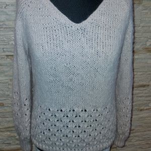 Pudrowy sweter z ażurem  akryl alpaka