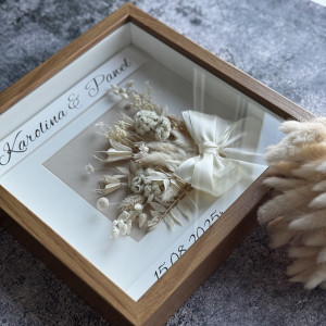 Ramka z bukietem z okazji na ślubu z życzeniami