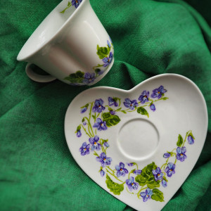 ręcznie malowana filiżanka ze spodkiem serce FIOŁKI