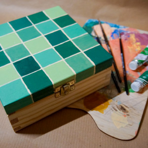 Ręcznie malowane zielone drewniane pudełko