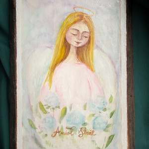 Ręcznie malowany anioł stróż na desce